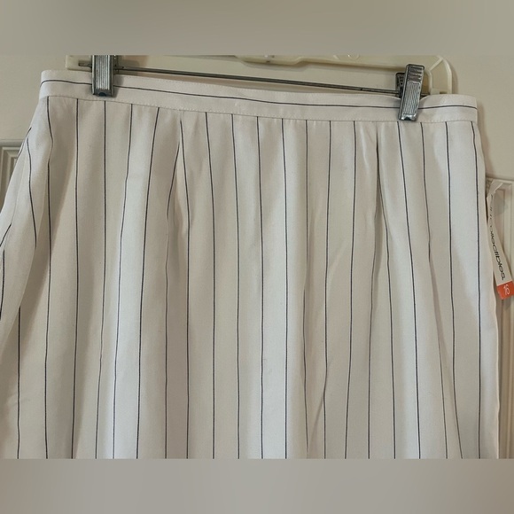 NWT Vintage JH Collectibles White Lined Rayon Skirt with Small Pin Stripe SZ 16 - Picture 5 of 12